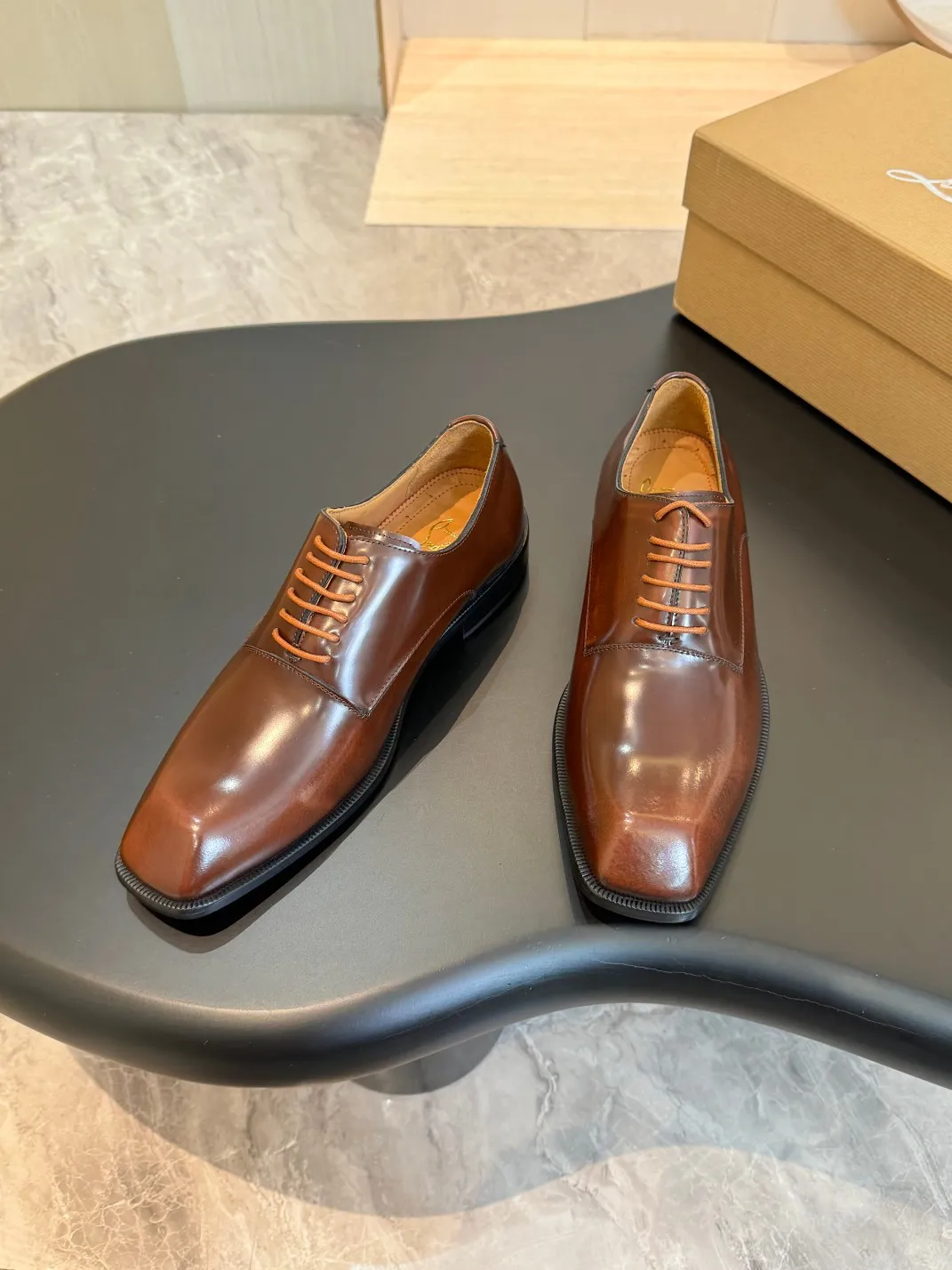 [CL red sole shoes] Top P: 1020💰 Size 39-44 (⚠️38.45.46.47 custom-made, non-returnable and non-exchangeable) 🆑High-end men's business formal leather shoes, original authentic top quality goods ••✅💯 Top original order purchasing agent! Original imported patterned cowhide ➕Imported cowhide lining ➕Cowhide feet ➕Original leather outsole~🉑️Feel free to compare the authentic ones!